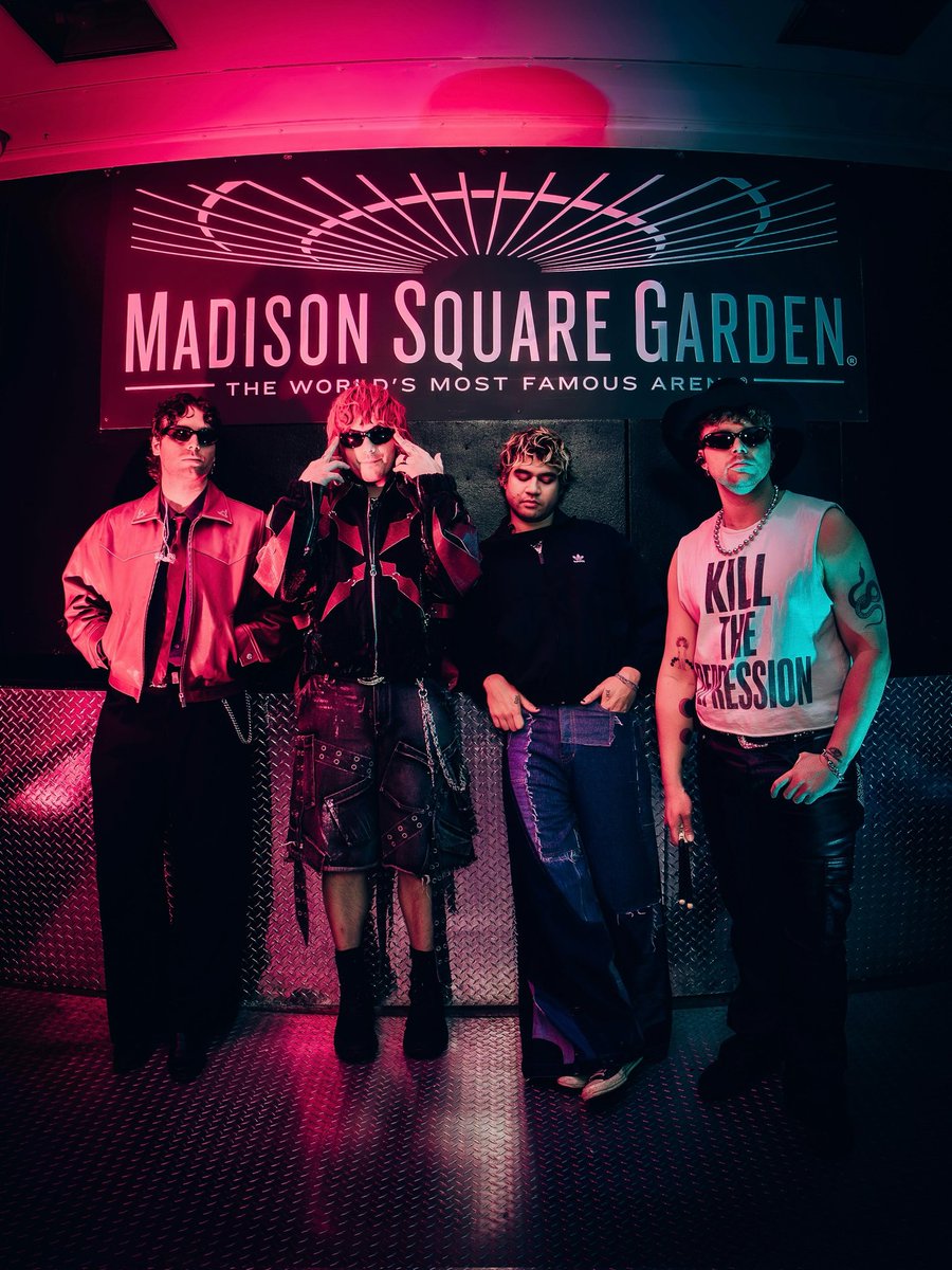5SOSBrazil's tweet photo. 5SOS no Madison Square Garden

📸: Jessie Eshak https://t.co/62dH8t9eXn