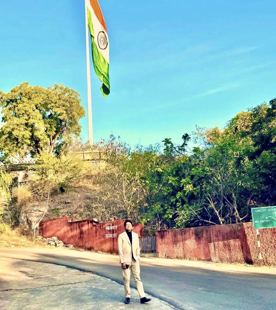 ravishekhawats's tweet photo. It’s not just about matching energy—it’s about whether you can handle and balance each other’s frequency. 

~ Without that, one person is left draining themselves in pain, while the other just becomes overwhelming and walks away. https://t.co/ksJiehJm03
