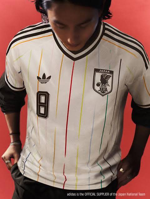 lee28064212's tweet photo. W杯サッカー日本代表アウェイユニフォーム、売り上げが前回の29倍というニュース、、、

サッカーには然程の興味が無いので分からないけど、世界的イベントともなると注目されるんですね。このユニフォームが前回の29倍というバズってる売り上げの要因はなんなんだろうか、、、￼ https://t.co/YEfkG2Pnwo