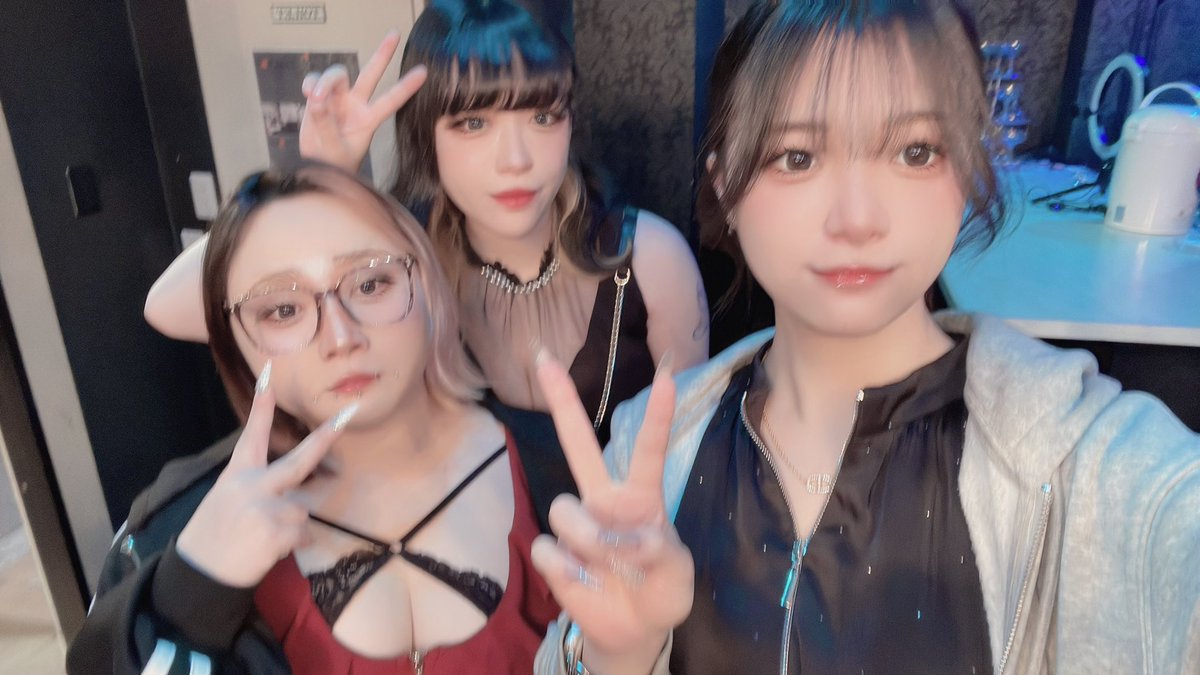 Various_0701's tweet photo. Various👠
本日も20：00～オープン✨

キャスト
ゆずはちゃん
あいかちゃん
かおりちゃん
ボーイ
はやてくん

いてます！💗
本日もたくさん飲みましょう🍻✨

#ガールズバー #飲み放題　#冬　#カラオケ　#ダーツ  #酒好き　#喫煙可  #女の子 #美女と繋がりたい #いいね返し https://t.co/7rMF2IeYHs