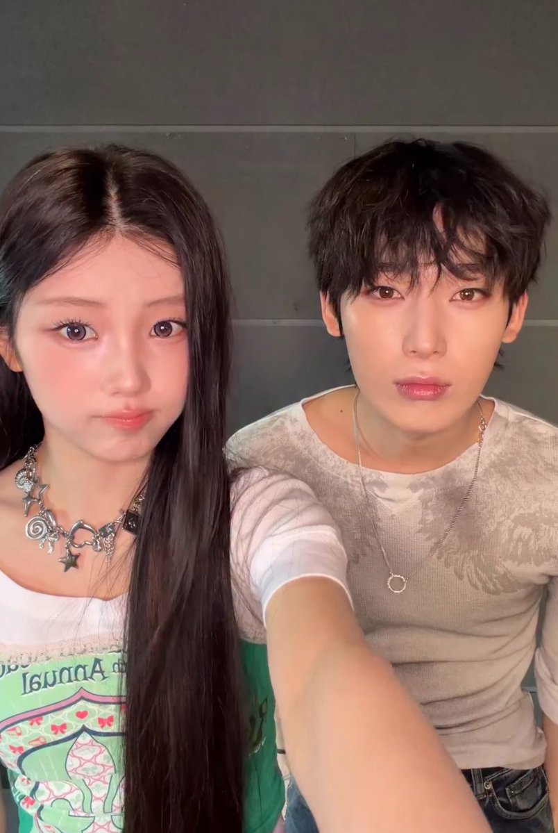 Gaetsune's tweet photo. 동그라미옆에있으니까 너무남자시벌 https://t.co/IeuFsq0oBh