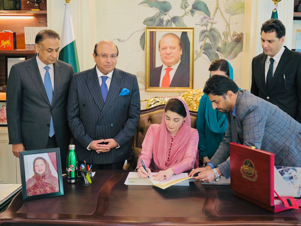 Malik__Sajawal's tweet photo. پنجاب کی ترقی اور خوشحالی کے رنگ
وزیر اعلیٰ مریم نواز شریف کے سنگ
#PunjabBudget2026 https://t.co/uAvSP02O1o