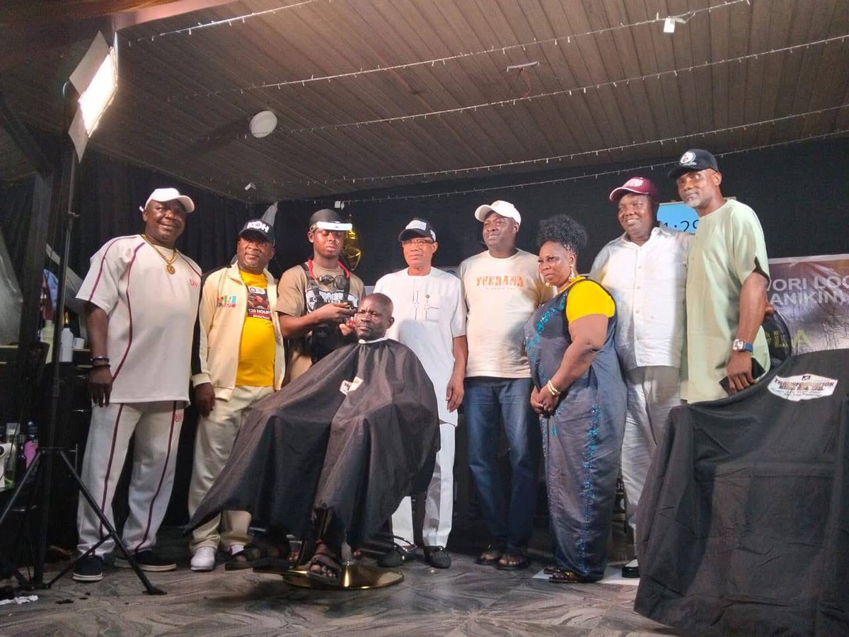Hon_KareemAzeez's tweet photo. OTO-AWORI MAKES HISTORY: BARBER COMPLETES 120-HOUR GWR HAIRDRESSING MARATHON!

I congratulate our own Ikechukwu Damilola, Transformation King, for completing his 120-hour hairdressing marathon Guinness World Record attempt right here in Oto-Awori.@Mo_ogunlende @Riddwane @Mr_JAGs https://t.co/ZnPr20iNYe