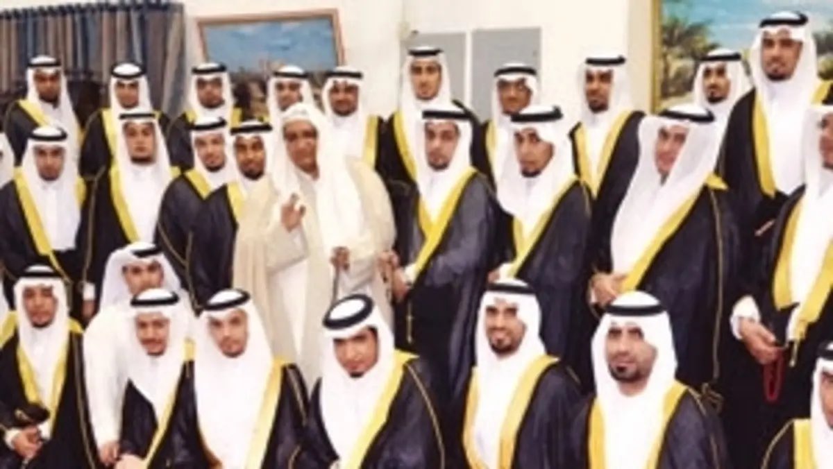 falarbash's tweet photo. الزواج الجماعي 

لو كل تاجر من اصحاب العقارات  وكذلك البنوك والمؤسسات تبرع بإقامة عرس لزواج جماعي 
ووفر مثلا ل ١٠ اشخاص 
كل شخص فيهم شقة مفروشه ثلاث غرف لمدة سنة مجانا 
والسنة اللي وراها ٥٠ دك الشهر لمدة ثلاث سنوات 

راح يتزوجون نص شباب الكويت اللي مو قادرين حاليا يتزوجون بسبب غلاء المعيشه 
وقله الرواتب. 

دعم الشباب في بداية حياتهم مو صدقة، بل استثمار في المجتمع والأسرة ومستقبل البلد.

ارتفاع سن الزواج وتأخر تكوين الأسر قضية بغاية الأهمية ويجب على الجميع الوقوف عندها، حكومة وقطاع خاص ومؤسسات مجتمع مدني، لأن الأسرة المستقرة هي أساس المجتمع المستقر.