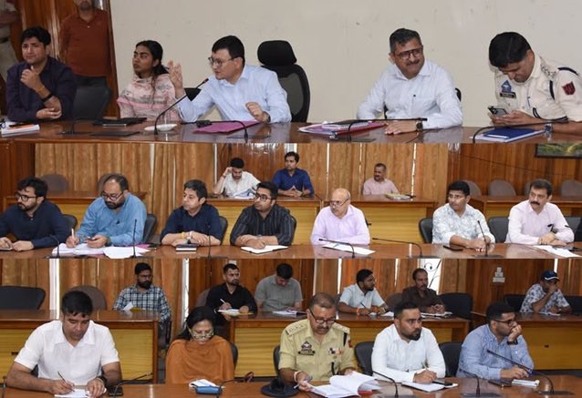 CrossTownNews's tweet photo. Work Culture speaks : DC #Udhampur Minga Sherpa joins back on Duty , chairs meeting on SANJY

@mingasherpa 

https://t.co/mSxq12iyGW https://t.co/cJrvlvWC7N