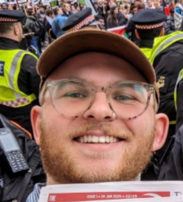arty_bow's tweet photo. @bolsh3vik Take note everyone. Condoner and supporter of violence against individuals based on their political views. Take a note of what he looks like. https://t.co/019pcQFNqr
