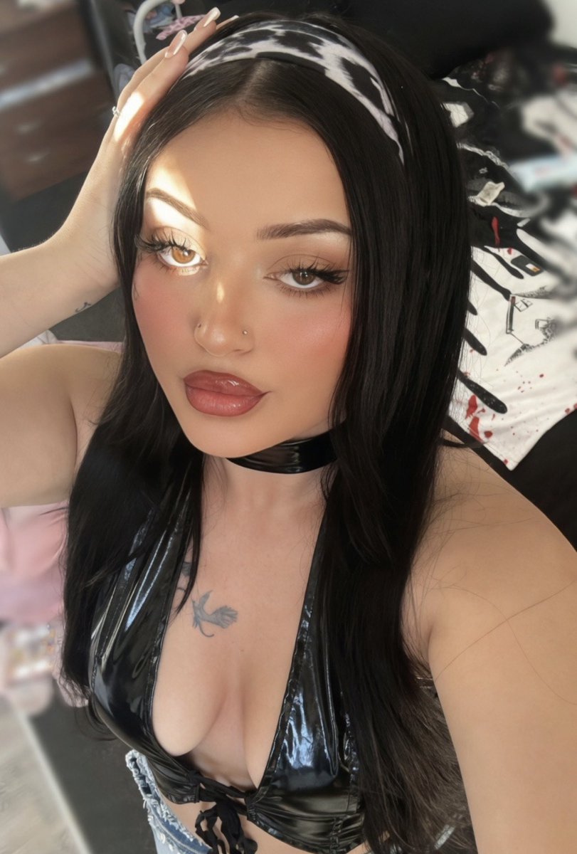 mommy_ciara's tweet photo. Sneaking off on your work break for your queen of latex would be so hot 😋 https://t.co/2GNdJtyoqy