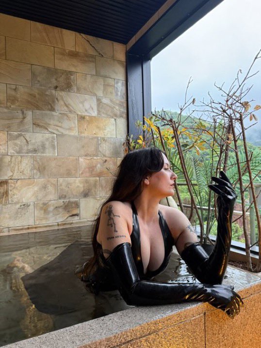 misssandra32's tweet photo. Can't stop thinking about my private onsen bath https://t.co/xBxdLbcwPH