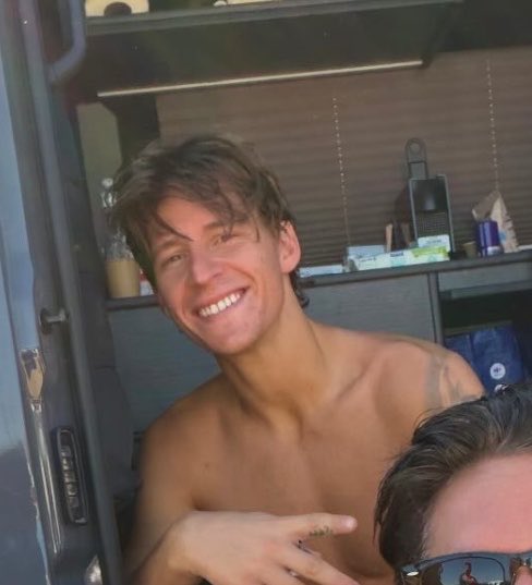qvartararo's tweet photo. messy hair https://t.co/7UFSfB78SQ
