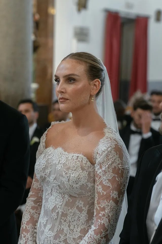 USAuras's tweet photo. Some more photos of Perrie looking STUNNING at her wedding in Portugal in one of her wedding dresses https://t.co/7Q5CFekCc5