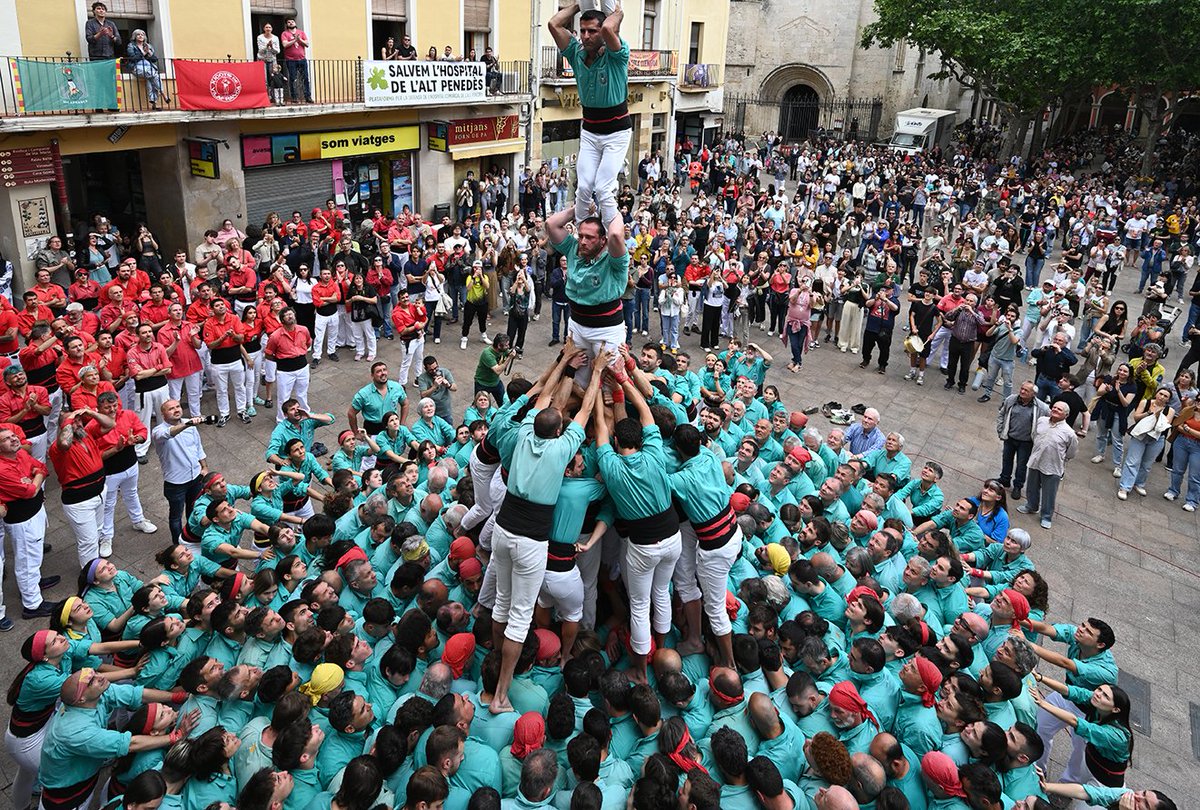 revistacastells's tweet photo. Diades sense (gairebé) públic.
▶️ El cas de Girona, aquest diumenge, però també l'habitual de les Fires i altres diades que omplen el calendari:
✍️ @santiterraza1
👉https://t.co/gicchEfqCD
#castellers #castells https://t.co/3OqS7833v8
