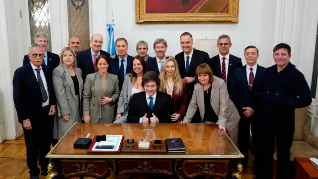 drjorgerachid's tweet photo. LA ASOCIACIÓN ILÍCITA CORRUPTA DE LOS MILEI

TODOS CÓMPLICES PROTEGEN A ADORNI

SON NEGOCIOS COMUNES

TODOS IMPLICADOS CALLAN

CRIPTO ESTAFA
ANDIS
NARCO FINANCIAMIENTO
FENTANILO
ORSNA
BANCO NACIÓN CRÉDITOS
PAMI
ANSES FGS VACIADO AL FONDO DE DESPIDOS FAL https://t.co/yI7fhnaJ18