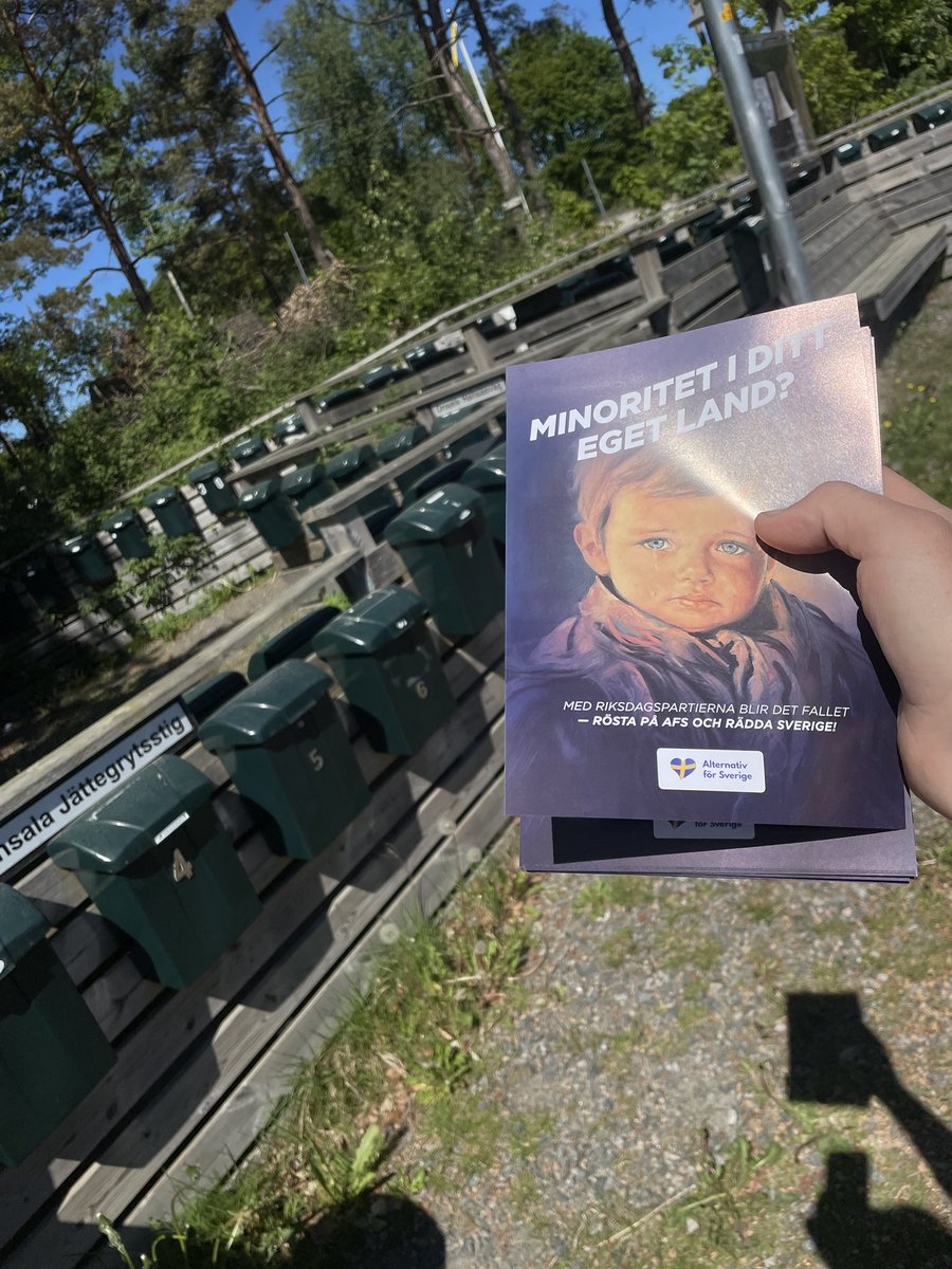 AfSKungsbacka's tweet photo. Nu tömmer vi lagren på flygblad innan valfolder med valsedlar börjar delas ut! #AFS2026 https://t.co/YbvQqmbH6l