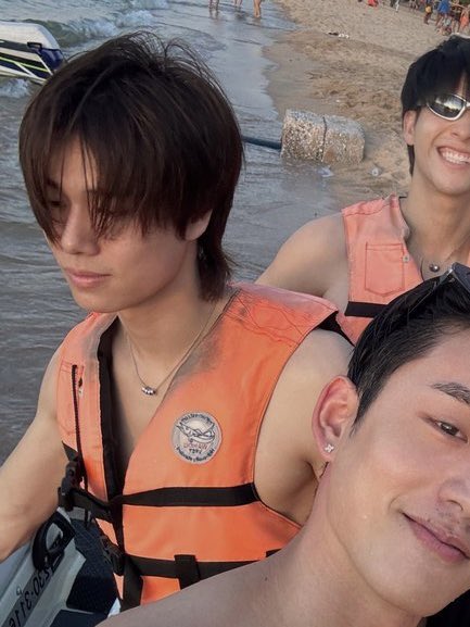 02favgirls's tweet photo. แต่งตัวอะไรโป๊มากกก

 #GMMTVOuting2026
♡ — #phuwintang https://t.co/Zl5GZyUU26