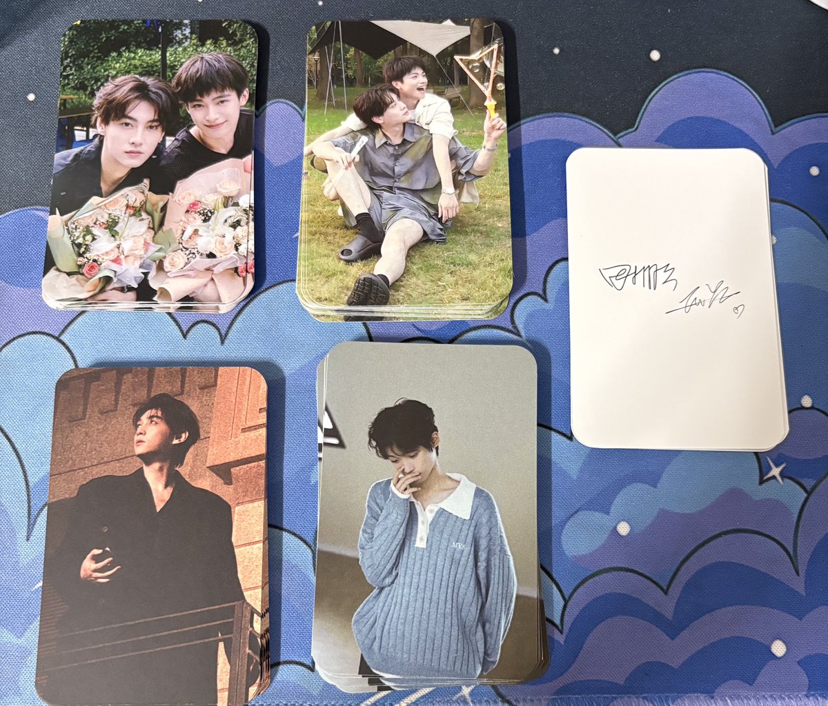 ziyu_888's tweet photo. ⚡️역애 1주년 알티 이벤트🐟

🌽참여기한: 06.19까지

🌽참여방법: 알티만 해도 됩니다!

🌽 당첨인원: 2명

💛당첨 물품🩵
-증사키링
-비즈키링
-이번에 발주한 포카들 중 랜덤 증정 https://t.co/yKSeaulyIW