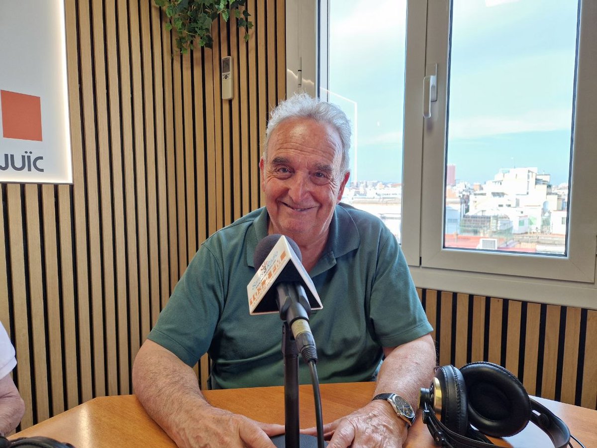 sants3radio's tweet photo. Al #SantsMontjuïcAlDia hem fet tertúlia veïnal dels nostres barris amb @DavidLabrador23, Joan #Sanromà i Vicenç #Miret parlant de la negativa a ubicar el Museu del Transport a Montjuïc🚋 i l'aprovació del projecte del nou Poliesportiu del Poble-sec🏟️.

📻https://t.co/OZLXr5aB7U https://t.co/3N3bh3EGeQ