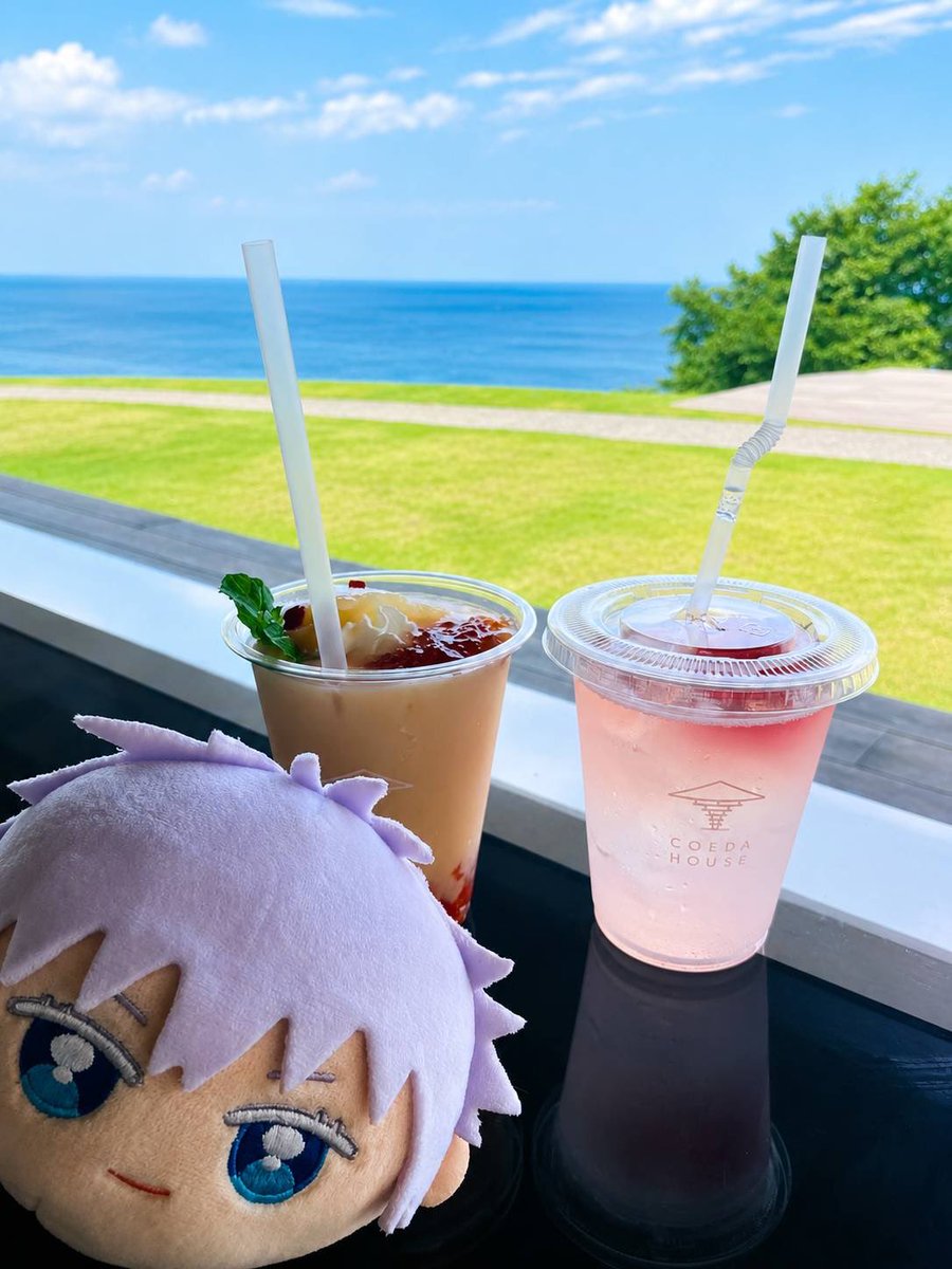 saya_kimetsu's tweet photo. 熱海旅♨️
📸② inACAO FOREST
実は6年前に女友達3人と行った思い出の地!
お天気に恵まれて、自然に癒されたぁ✨
義勇さんも五条さんも美味しい飲み物と小籠包とパシャり📸
青が澄んでました🩵💙
#ACAO FOREST https://t.co/477e8uHNen
