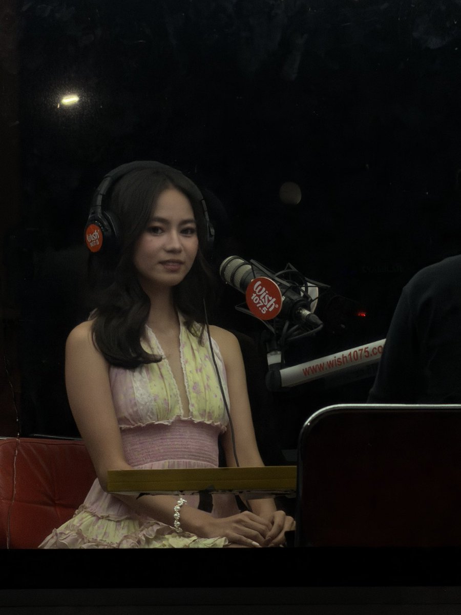 Jjohnvillanueva's tweet photo. Ashtine Olviga on #WISHBUS 107.5 Roadshow at  Riverbanks, Center North Triangle, Marikina 😍

#AshtineOlviga #Roadshow https://t.co/iRVLlFK2lX