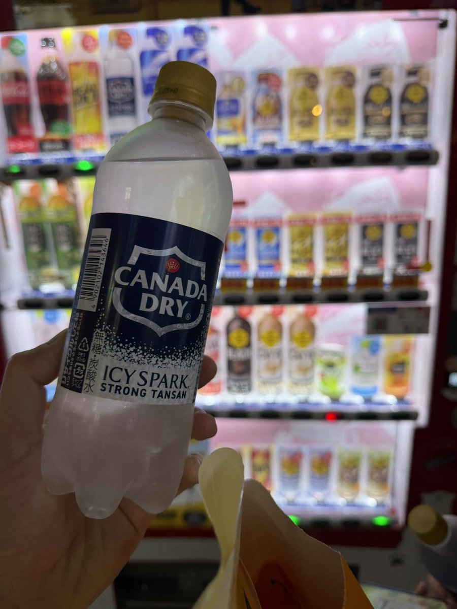 nk_Coke_23's tweet photo. 先日の 福岡旅行にて
スタンプ未獲得
からだ巡茶
CANADADRY
取り扱い自販機見つけました😊
お目にかかることが無いので
テンション⤴︎⤴︎でした🥳
#CokeON
#コークオン
#コカコーラ
#からだ巡茶
#CANADADRY https://t.co/RtWqrR6UyL