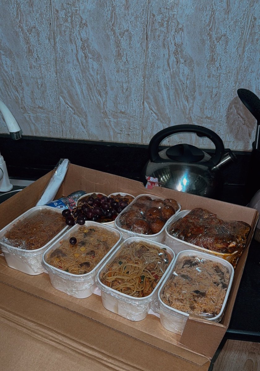 miriamogb's tweet photo. I’m about to devour this.. 

Guess what I’m eating first? 😁😁😁😁

@SisiSimifoodies thanks for the swift delivery Asa 😘 https://t.co/KVRNvXTgBJ