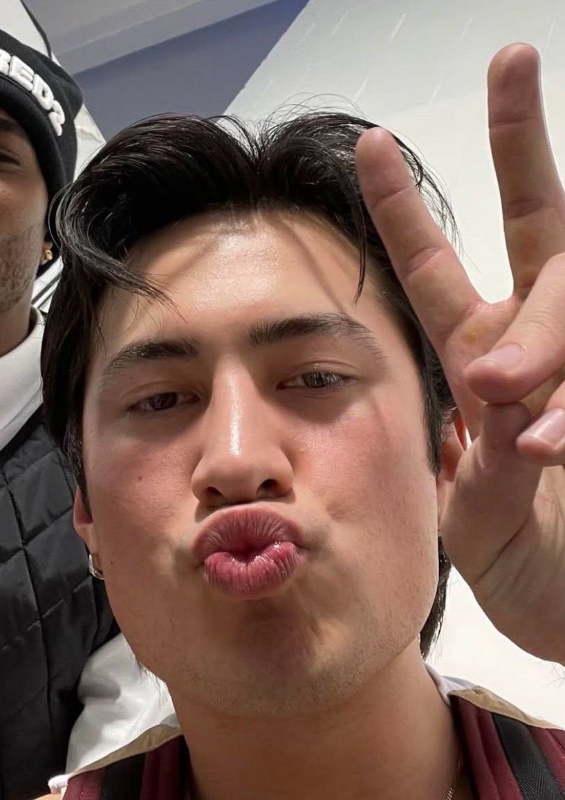 bornthisspring's tweet photo. kissy face and peace sign against the world https://t.co/PJPru1Jnst
