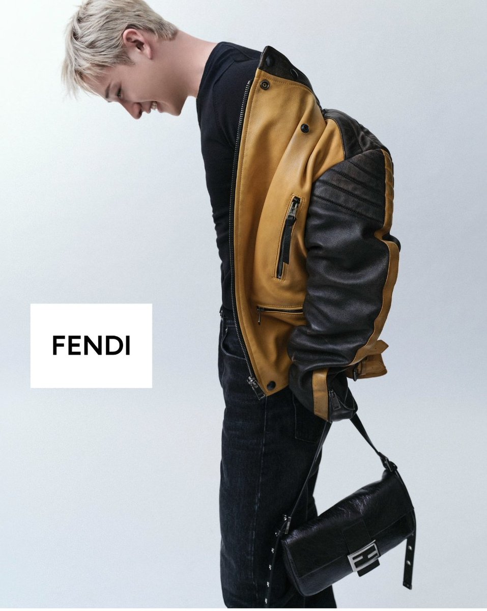 SkzmovementSpa's tweet photo. #BangChanxFendi hoy es el día de las fotos 😍 https://t.co/EfdFhulqc3