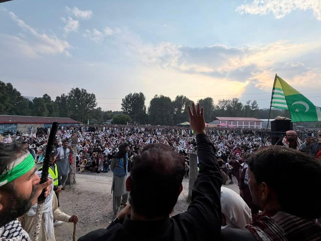 iamsardarsohaib's tweet photo. راولاکوٹ 

ہم تھے، ہم ہیں اور ہم ہی رہیں گے ✊🏼

#LongLiveResistance 
#RightsMovementAJK https://t.co/4d7aTwIUoF