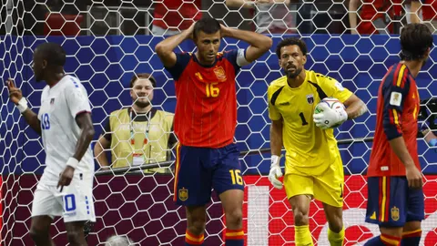 Pucurull's tweet photo. Fa anys desitjava que guanyés ‘la Roja’ si a l’equip hi jugaven catalans. Ara, no em pregunteu per què, gaudeixo molt si perd encara que hi juguin. Com ahir. https://t.co/hQb0le8nV6