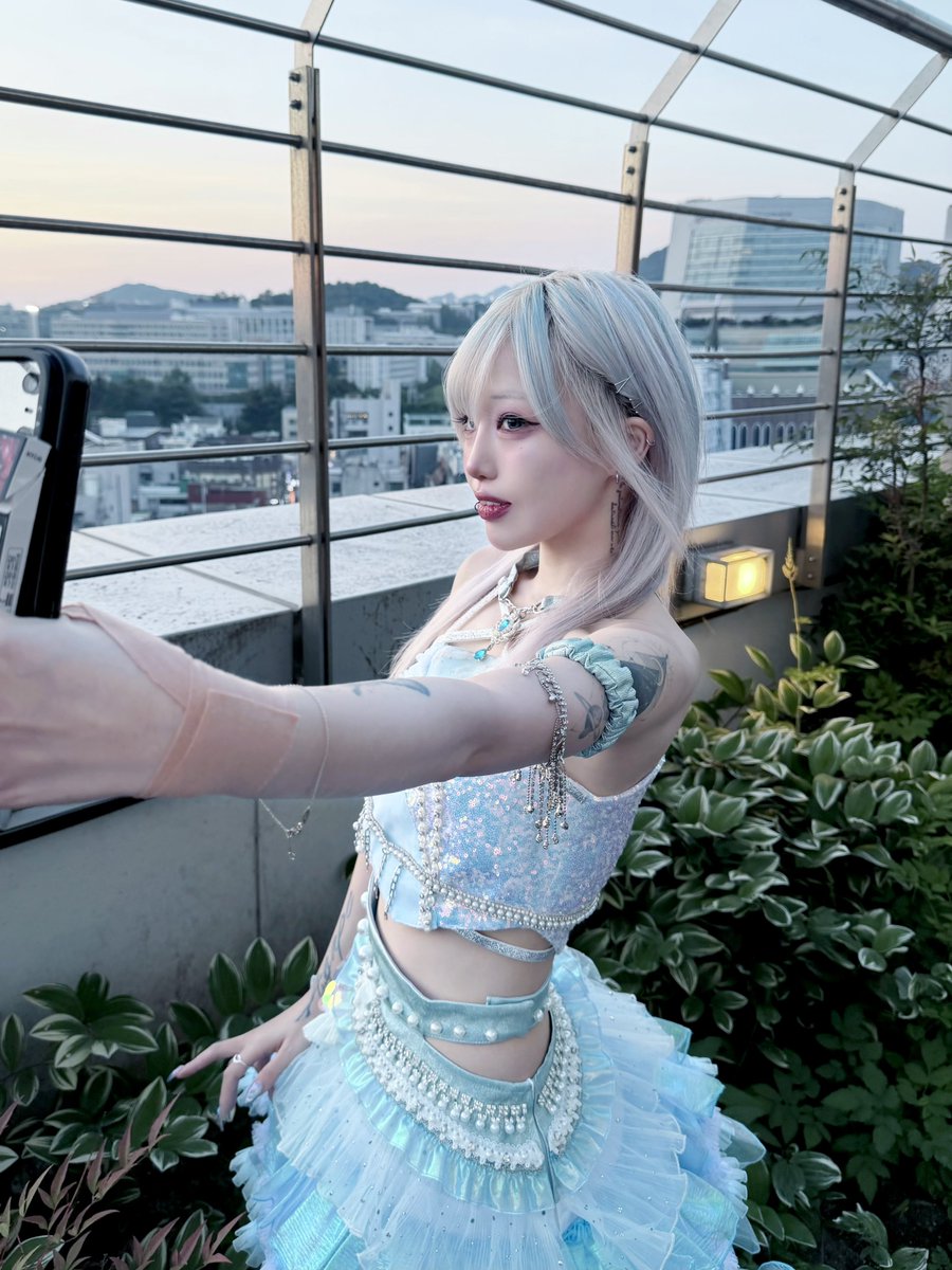 Nekiru_SOHA's tweet photo. 우리는 오렌지 태양 아래 그림자 없이 함께 https://t.co/TNy1nijZud