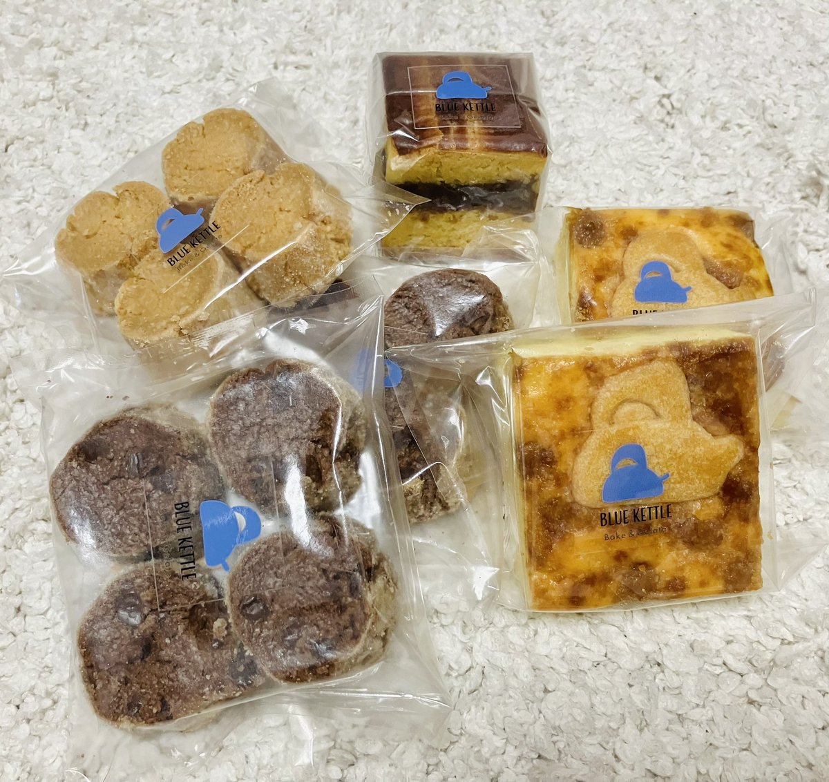 ICBK62's tweet photo. 絶対おいしいやつでしょこれ(キャロットケーキも2つ買いました) https://t.co/9TANeFrGPV
