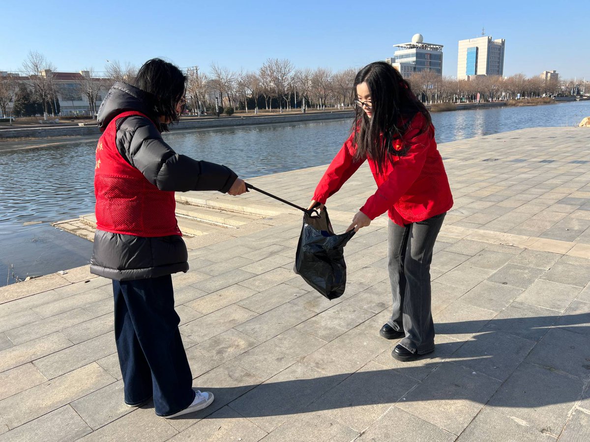 andnichole85's tweet photo. [Join our neighborhood clean-up this Saturday 9AM at Central Park! Bring gloves u0026 reusable bags—let’s keep our community fresh together!]， https://t.co/Voo9wgZdeF
