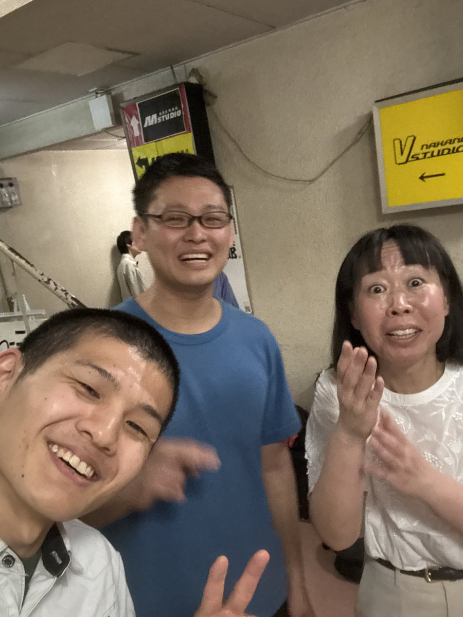 Gekkankikaku's tweet photo. 今日ユニットメンバーの
おまえら、オミソシ（光るお寿司）と遭遇しました。
すみません、一枚目だけ間違えました。

8月始動のユニットお笑いライブ
【月刊企画RUSH】
応援よろしくお願いします

投稿者:いくよ（崎田） https://t.co/eb7q6gJKxz