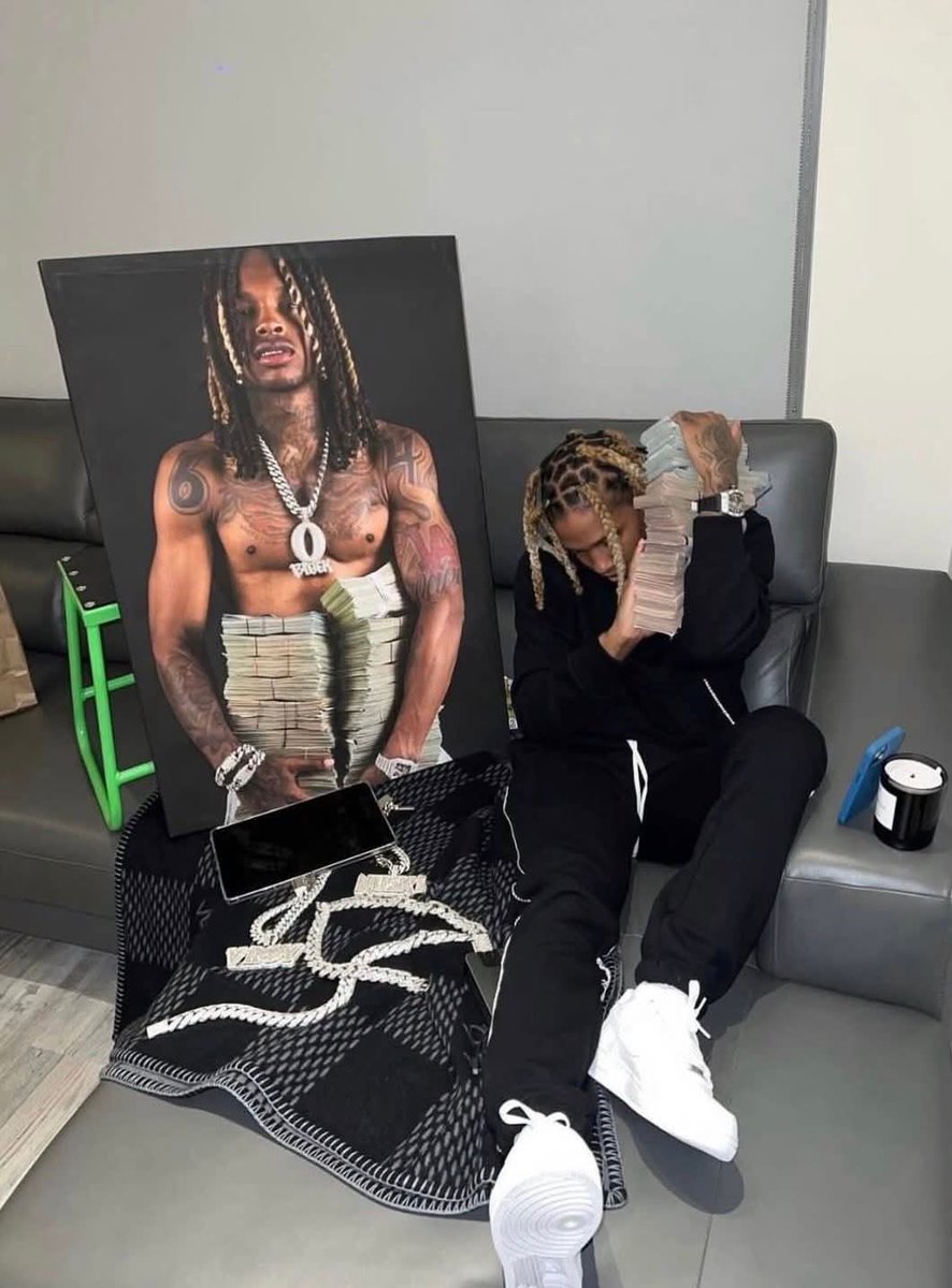 MunnaGangOblock's tweet photo. Like how I'ma sacrifice Von? I'm the only nigga reached for his hand https://t.co/Ay6t5XedRx