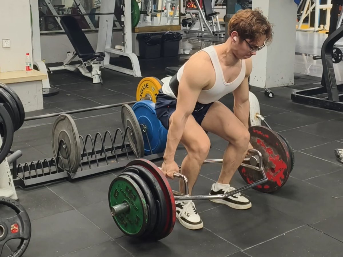 lulusecreta5's tweet photo. Another deadlift PR hit today—365lbs, one more step closer to that unshakable version of myself. No excuses, just grind. https://t.co/yJSqrwVf2L