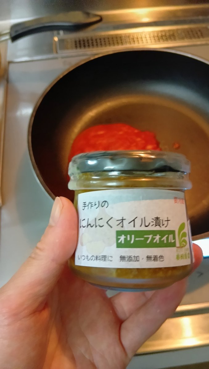 macyako's tweet photo. 当麻町のにんにくオイル漬け美味しい。
ふるさと納税の返礼品にもなっているらしいよ。
これ入れたら味が決まって美味しかった✨️
今日もご飯美味しかった😋 https://t.co/CwOlkNit5D