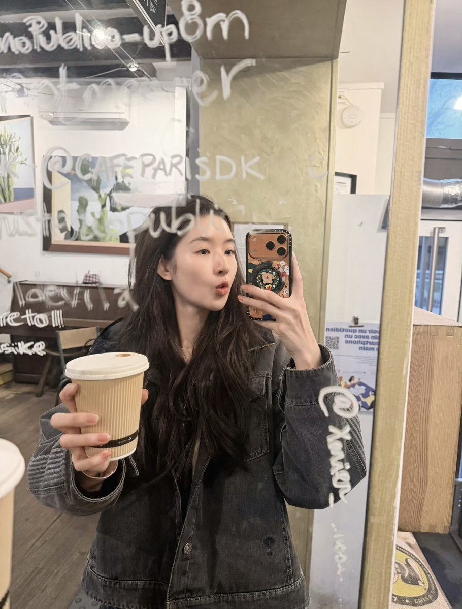 jieunchaa's tweet photo. 🐝

You don't have to be everyone's butterfly.
Be a bee. Mind your own business. Make
honey, and sting people when necessary. https://t.co/uJ8dTZ7SEy