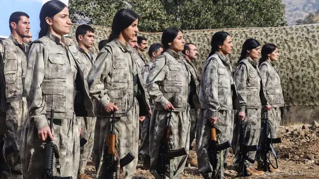 militerenstitu's tweet photo. Nedim Şener:

— 6 bin 800 sivil şehidin 3'te 2'si PKK tarafından Doğu ve Güneydoğu Anadolu'da katledilen Kürtler. 

— Bunun %20-25'i de anne karnında öldürülen bebekler, Bedirhan bebek gibi çocuklar. 

— Ve bu namussuz güruh Diyarbakır'da Narin üzerinden 'devlet soykırımcı' filan diyor.