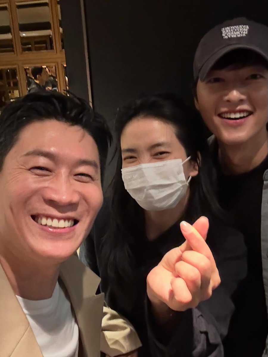 sangs_song's tweet photo. 타이거박(진선규배우) 인스타에 장선장과 태↘️호↗️
오랜만에 승리호 🚀🛰️🧑‍🚀👩‍🚀👨‍🚀🦶 https://t.co/TJRGI5mw0Y