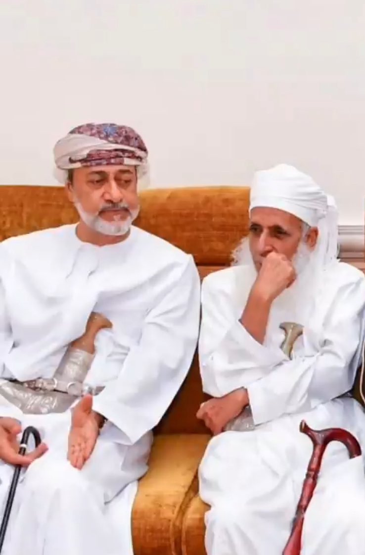 AdabOman's tweet photo. الشيخ أحمد  الخليلي: "العُمانيون لم يعزلوا أنفسهم عن العالم، بل عزلوا أنفسهم عن الفِتن". https://t.co/Es4R1PjQx0