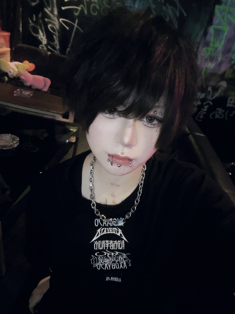 Yuuga__san's tweet photo. 録de無死！
21:00〜9:00まで！
ゲストでうちゃさんとうゆくんといます！
今日もウォッカ飲もや〜

@uyu5k 
@barRokude74 https://t.co/mtXSOV6PJ7