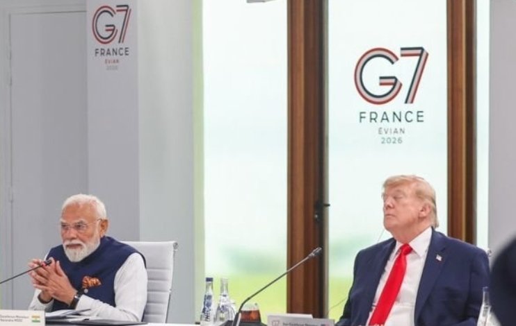 RShivshankar's tweet photo. PM MODI SEATED NEXT TO PRESIDENT TRUMP SAYS: “Today the world does not suffer from a shortage of resources; it suffers from a shortage of trust. And the future of our partnerships depends on building this trust”
LOOK AT PRESIDENT TRUMP'S REACTION. https://t.co/63rfWQCJmO