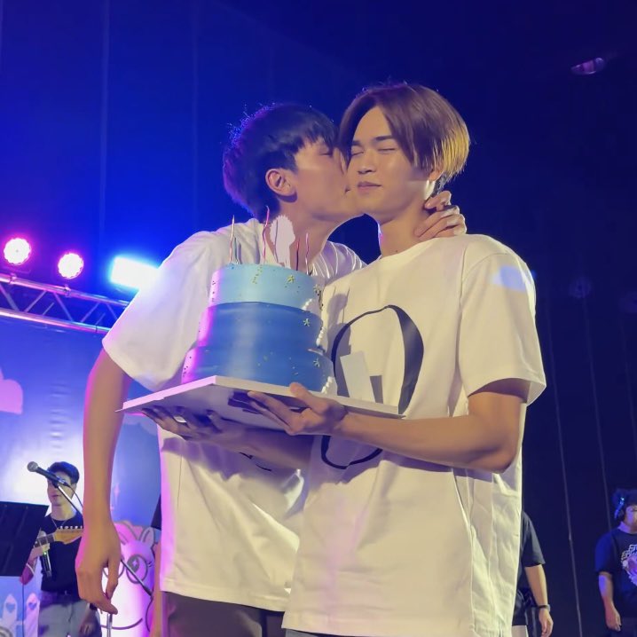 immymelodyy's tweet photo. มุมที่อยู่                                          รูปที่ได้

พี่ฟอสทรงงานหนักมากมีทุกอย่างที่ดีเพราะใคร มีมี่จะไม่ลืม55555 🥹🫶🏻😭 https://t.co/IhgpiDsomT