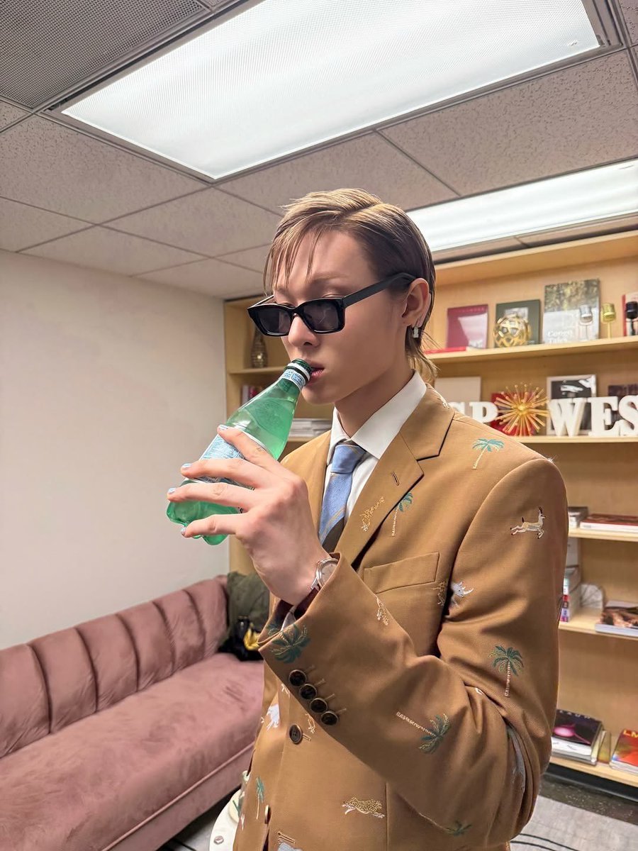 npmtin's tweet photo. 포마드 수트 마틴이라는게 참 좋은듯 https://t.co/2VHNPJAHpE