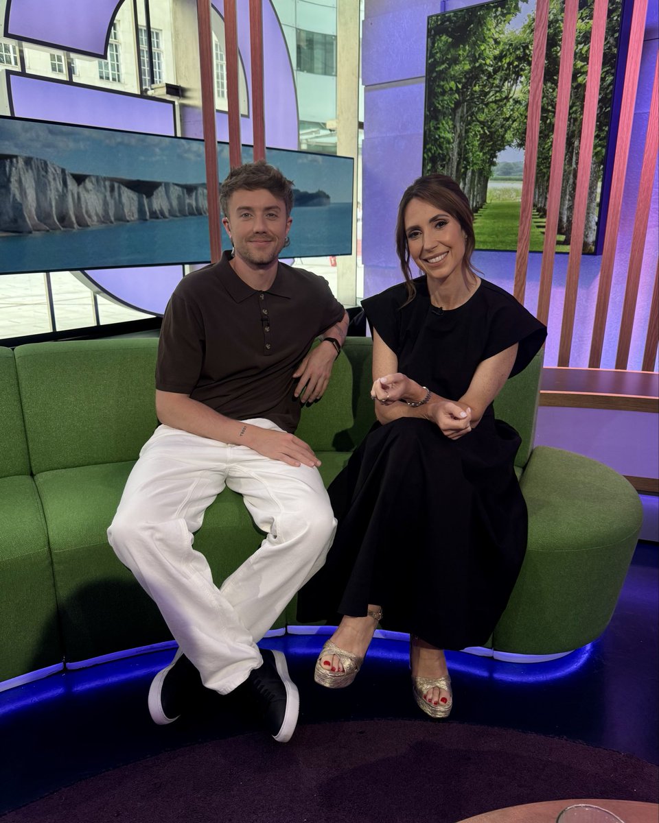 BBCTheOneShow's tweet photo. Joining Alex Jones and Roman Kemp on the sofa tonight are Lorraine Kelly, Bill Pullman and Andrew Ridgeley 🌟 

Tune in from 7pm! https://t.co/bTh3blZBEV https://t.co/d50IUXbhEq