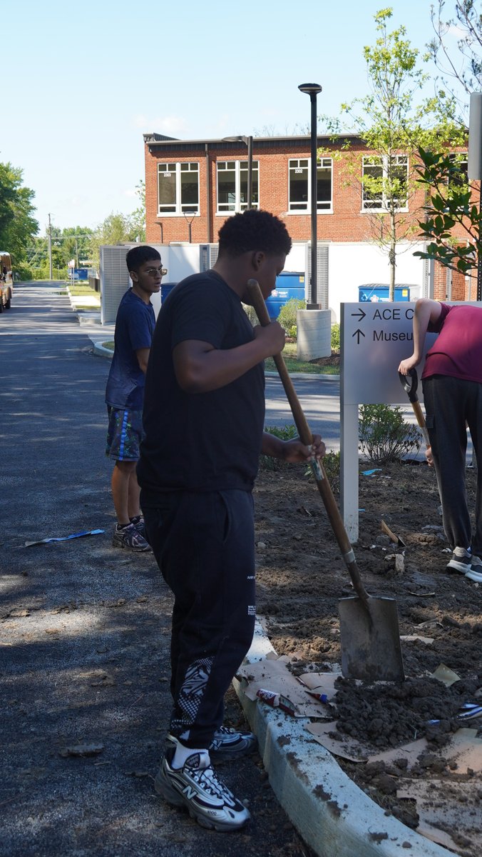 HenricoCTE's tweet photo. The Farm to Table students in the Summer Career Camps are laying a layer of topsoil to a median in the school parking lot. They had some help from the Heavy Equipment students in filling the wheelbarrows. #HenricoCTE #LifeReady #HenricoVA https://t.co/aUgS08qdh9