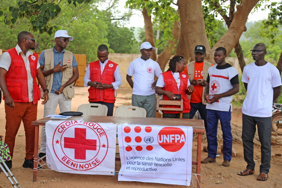 unfpa_benin's tweet photo. Dans les situations d'urgence, préserver la dignité notamment des filles et femmes est une priorité.
@unfpa_benin &amp; @CroixRougeBj ont dotés 150 ménages déplacés de kits de dignité dans le nord du Bénin pour répondre à leurs besoins essentiels en matière d'hygiène et de protection https://t.co/mro3crww5d
