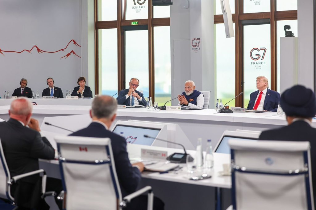 MumbaichaDon's tweet photo. "Mutual trust is most imp strategic asset today. But, sadly, today, world does not suffer from shortage of resources…IT SUFFERS FROM SHORTAGE OF TRUST. And FUTURE of OUR PARTNERSHIPS DEPENDS ON RE-BUILDING THIS TRUST"- PM .@narendramodi Ji when Trump sitting next to him.

It's called 'In Your Face'.