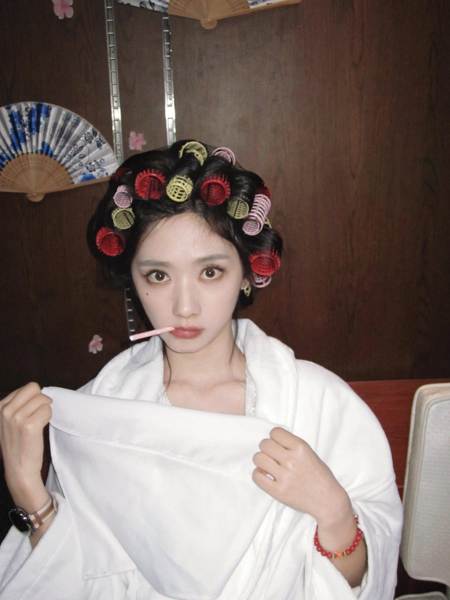 ao92f's tweet photo. 아진짜너무이뽀서다리가엑스자로풀림 https://t.co/Vbi6skzyfI