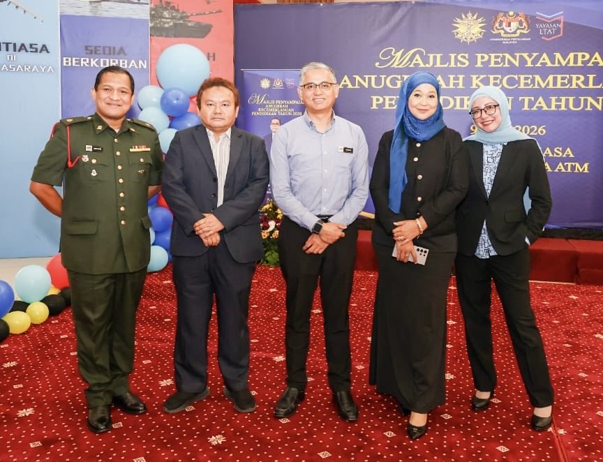 FadhalIlahi_'s tweet photo. Honoured to have personally attended the Education Excellence Awards 2026 Presentation Ceremony held at Dewan Perkasa, Wisma Perwira ATM, Kuala Lumpur on 9 June 2026.

The ceremony celebrated the outstanding academic achievements of children from Malaysia’s defence community,. https://t.co/QRsifGS01s