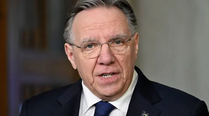 LaPiluleBleueQC's tweet photo. «Contrairement à moi, la Vérificatrice générale n'est pas une visionnaire en économie» déclare l'ancien Premier ministre sur la plateforme américaine X. https://t.co/67Ge85poN2